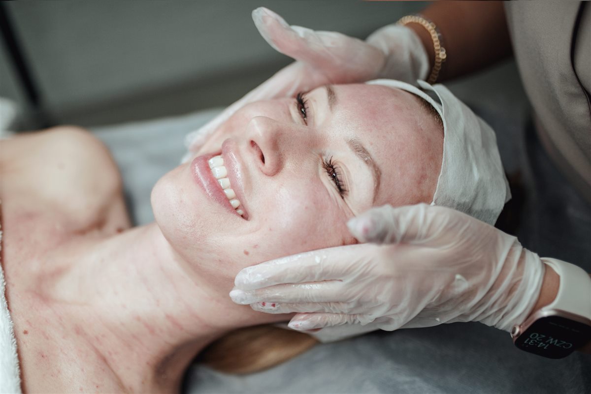 Porównanie zabiegów Needle Shaping, mezoterapii igłowej i frakcyjnej RF — plusy i minusy
